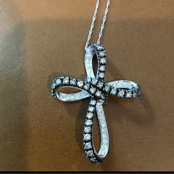 Diamond cross necklace 2 ct. - Picture 10 of 10